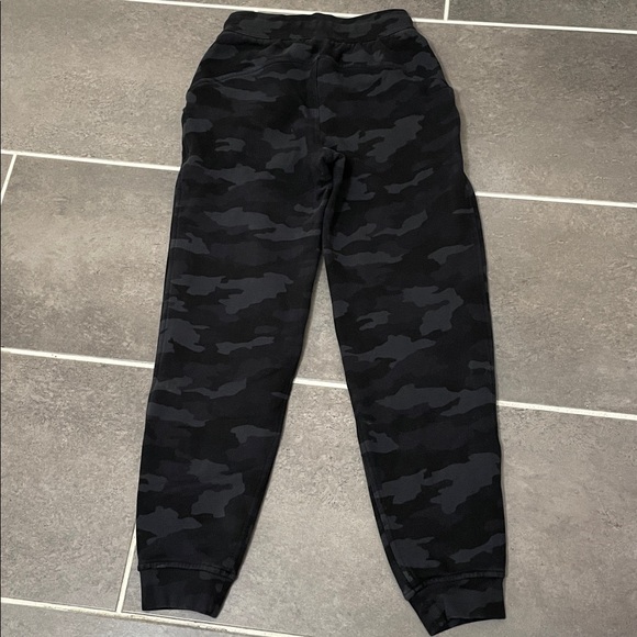 Lululemon Scuba High-Rise Jogger *Fleece size 2 - Picture 2 of 7